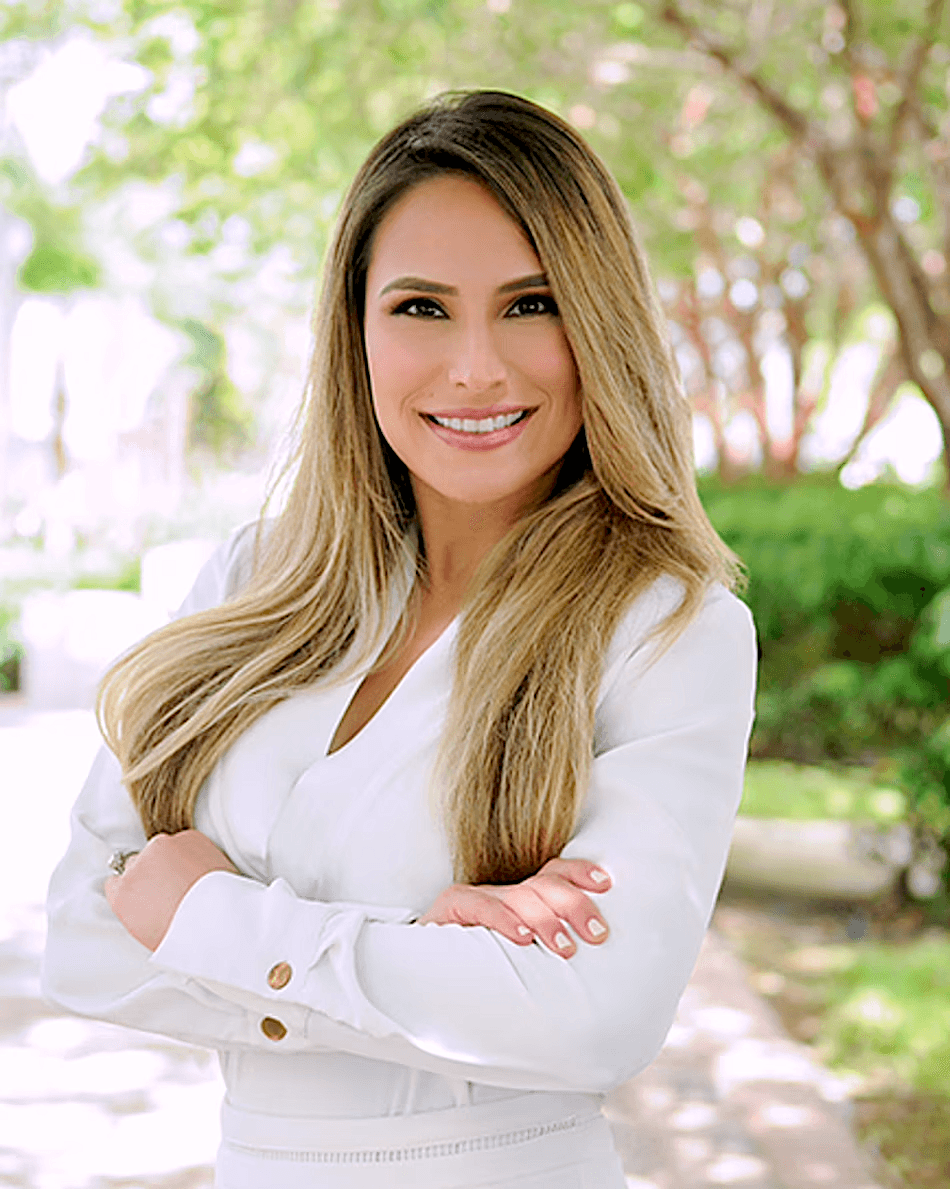 Andrea Viana headshot